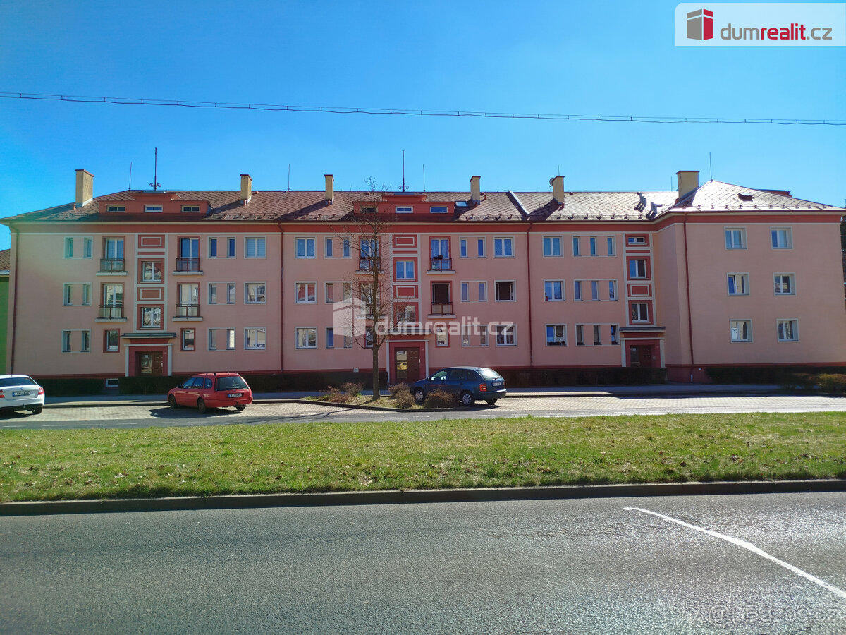 Pronájem bytu 2+1 Ostrov, Hlavní třída