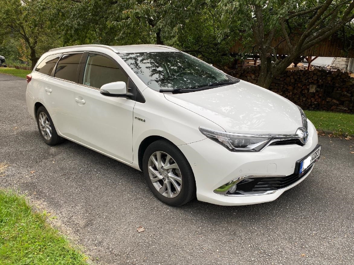 Toyota Auris 1.8i HYBRID, model 2019, naj.88xxx km