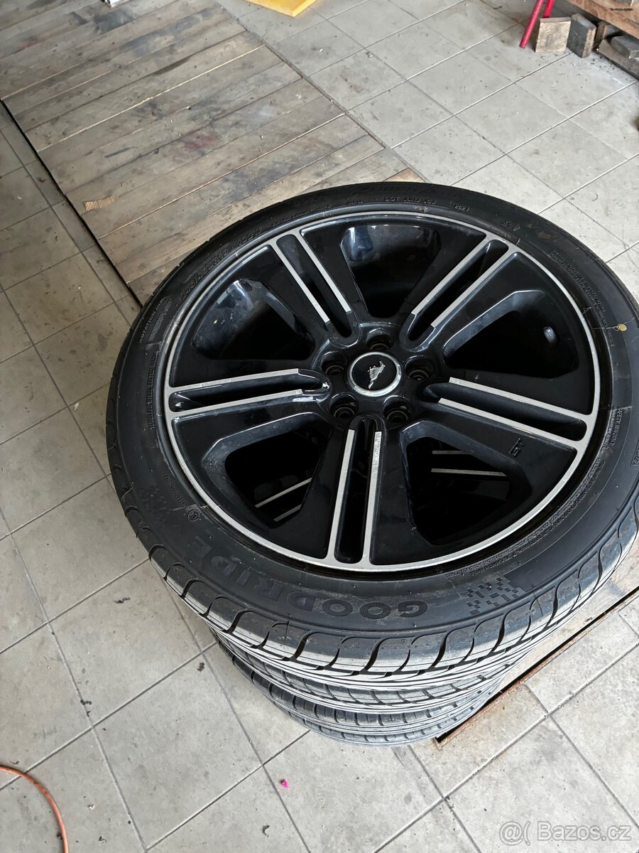 Ford Mustang 5Gen 2013 ALU sada pneu