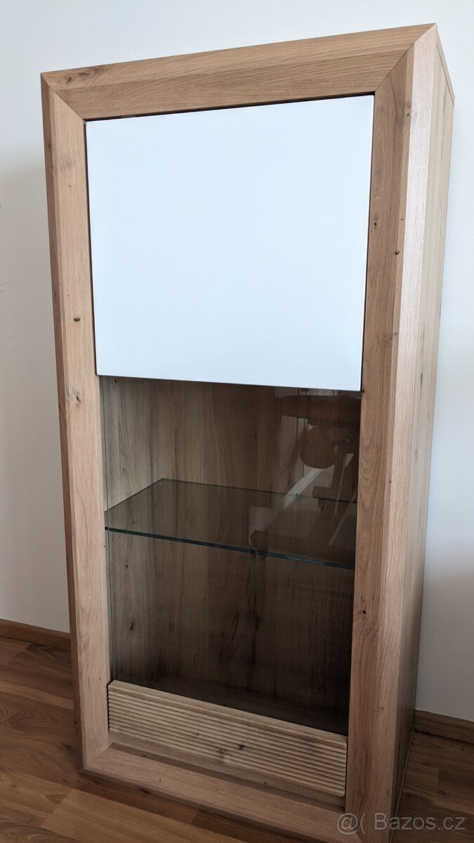 Závěsná skříňka prosklená nová, 57x119x36 cm