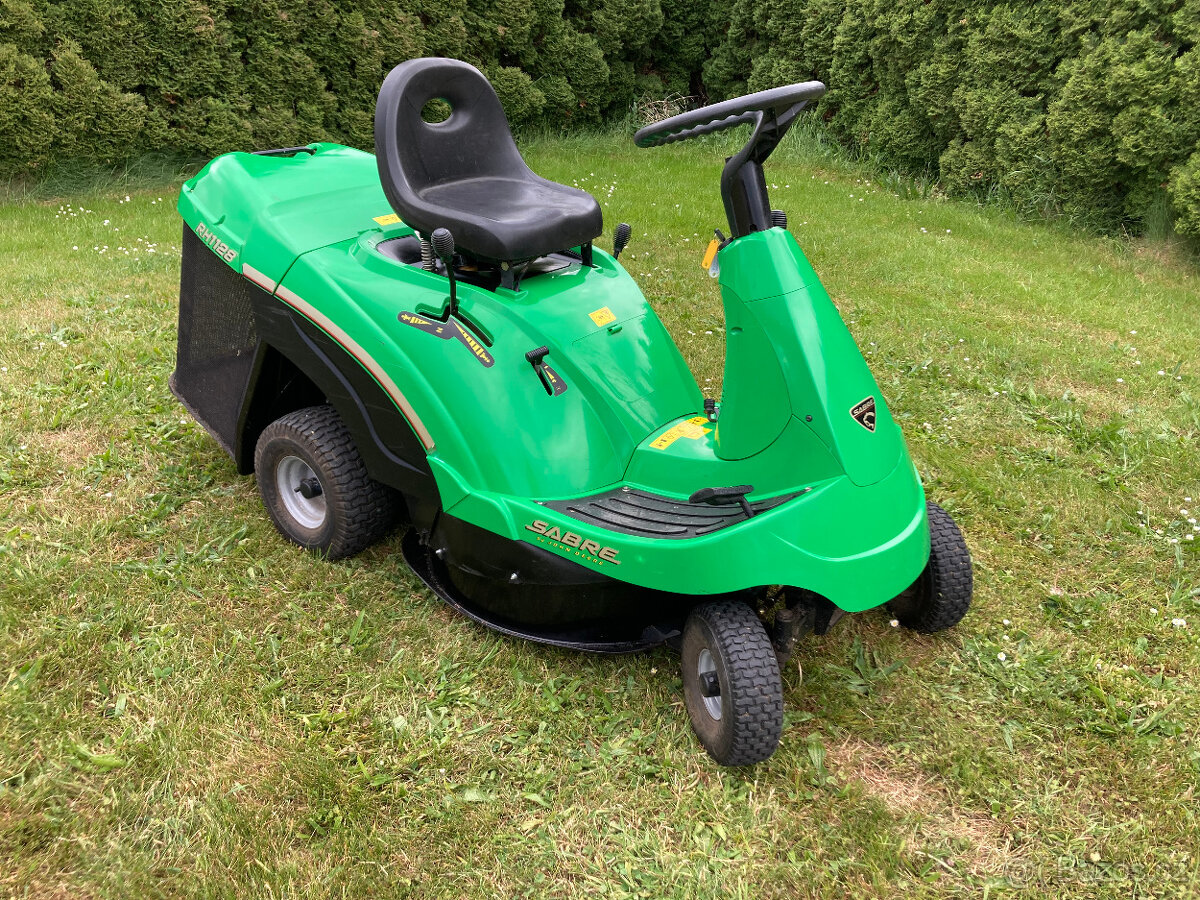 Zahradní traktor John Deere Sabre