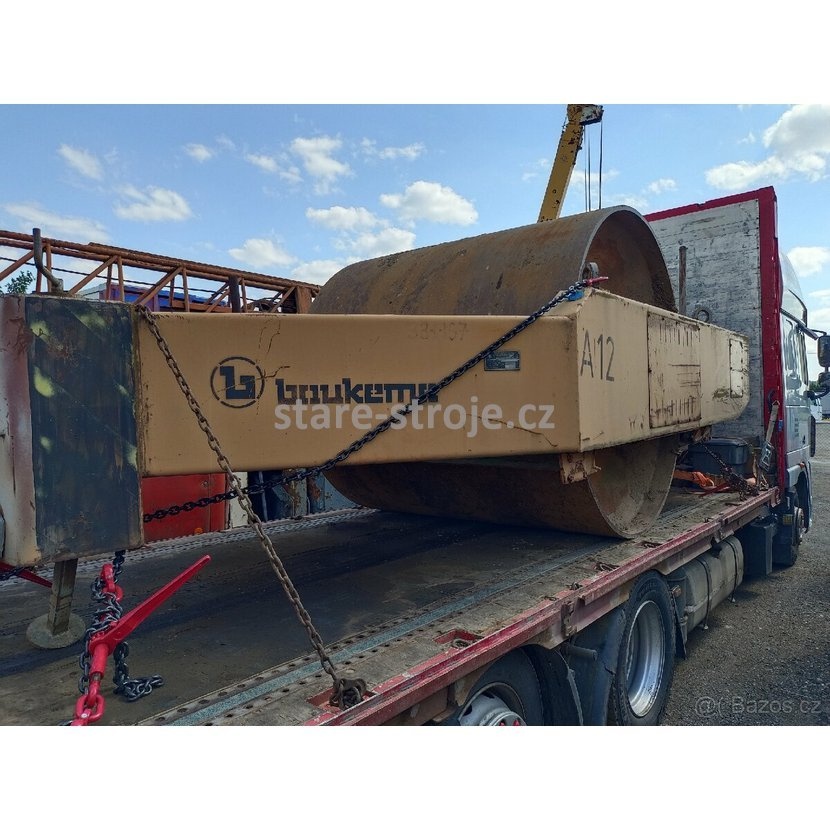 Vibrační válec Baukema A12