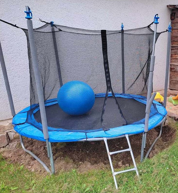 Trampolína