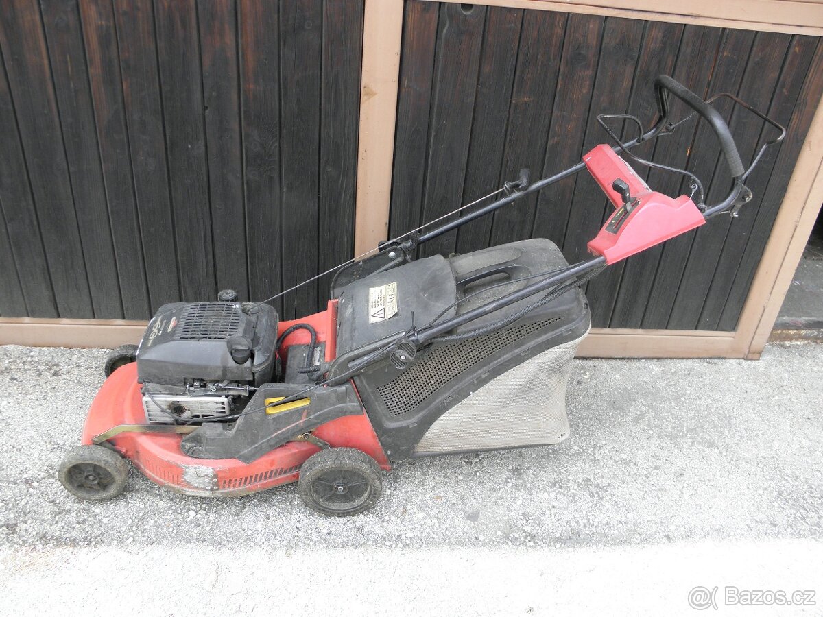 sekačka na trávu Mountfield a Vari