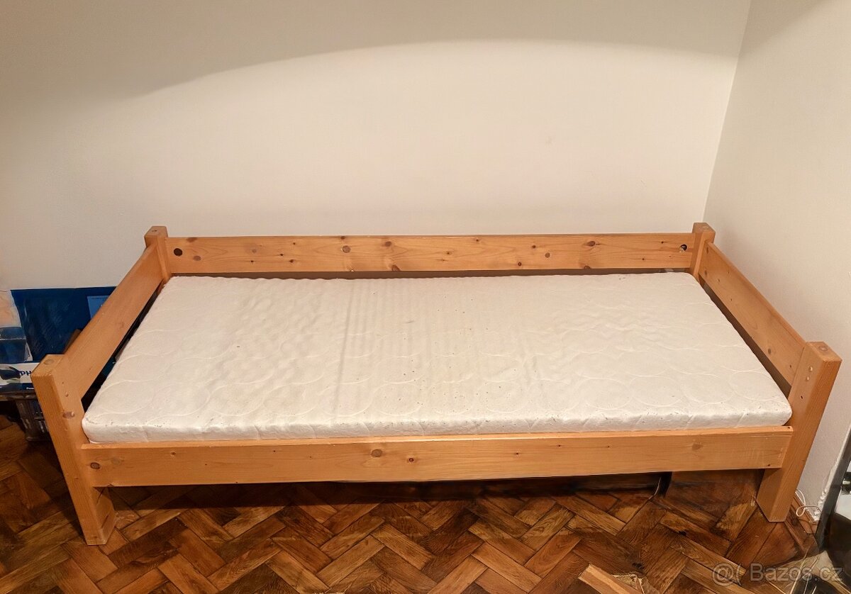Postel s matrací