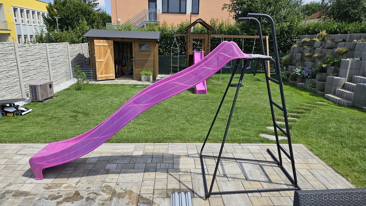 Klouzačka k bazénu