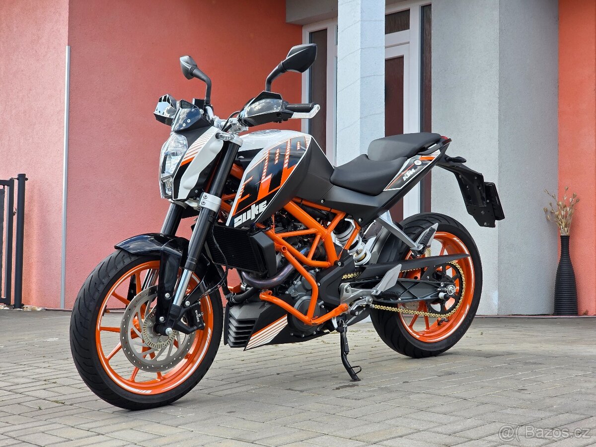 KTM Duke 390, původ ČR, serviska, padací rámy, blastery