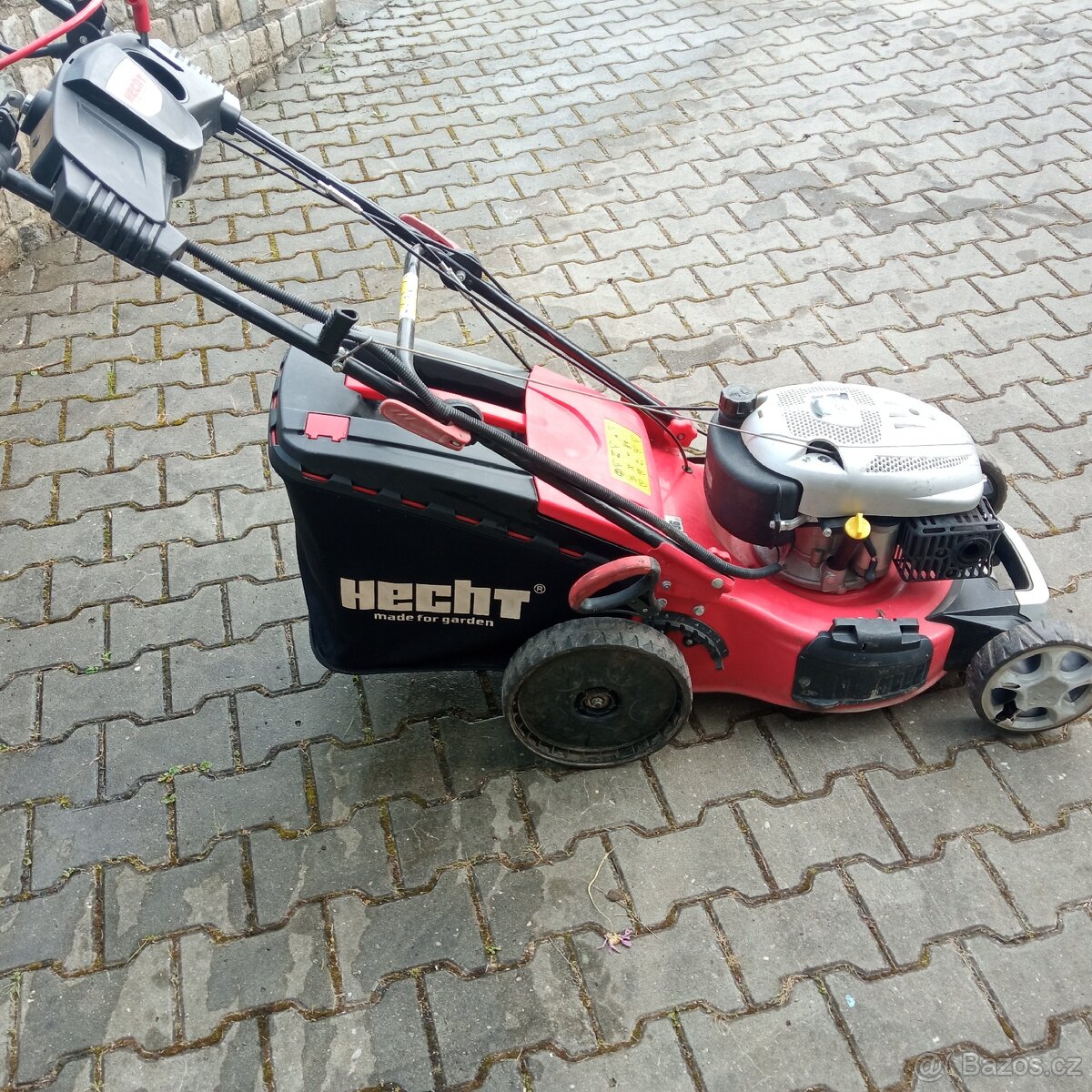 Benzínová sekačka s pojezdem HECHT