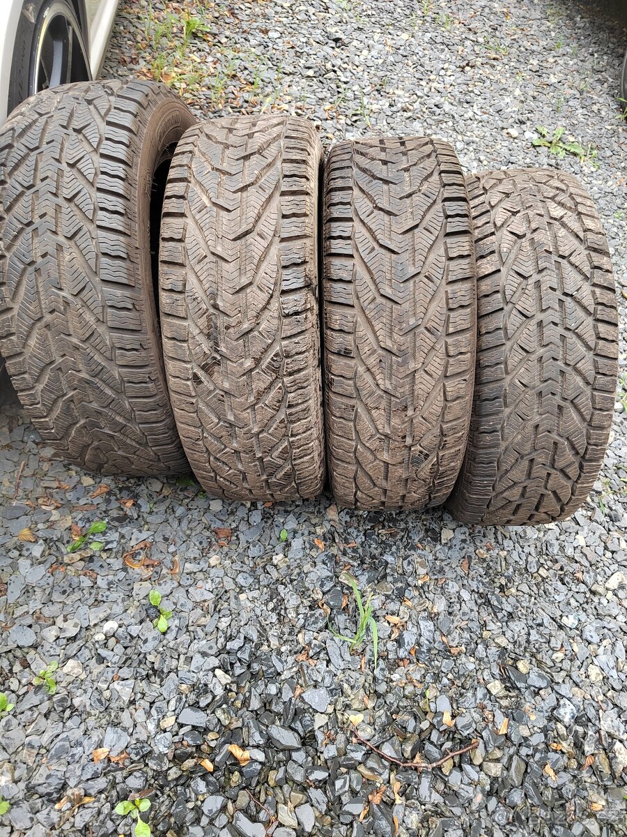 Prodám zánovní zimní pneu 195/55/15 Kormoran Snow 95H