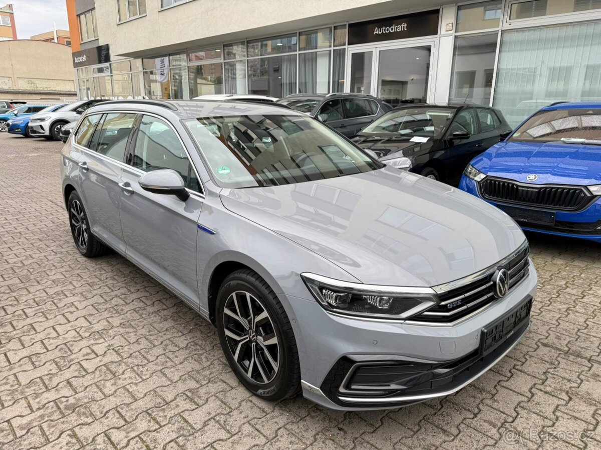 VW Passat B8 GTE 1.4 TSI 160kW DSG Matrix - záruka Autodraft