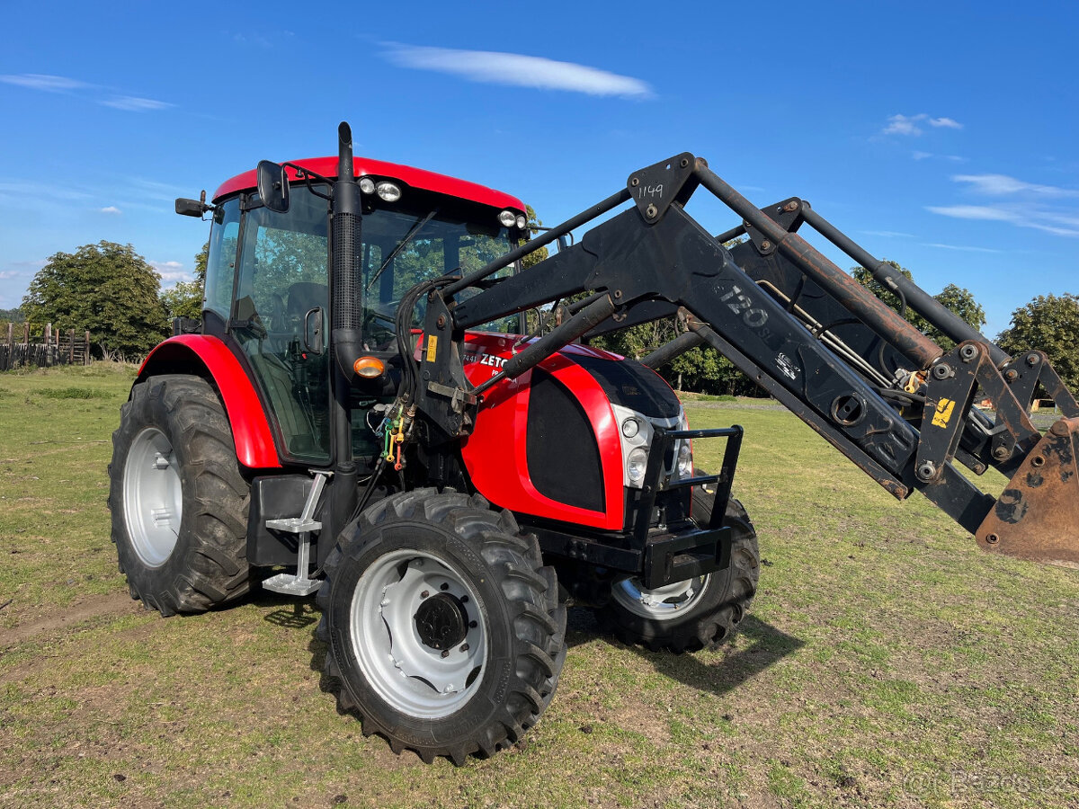Zetor Proxima 7441 s čelním nakladačem s SPZ