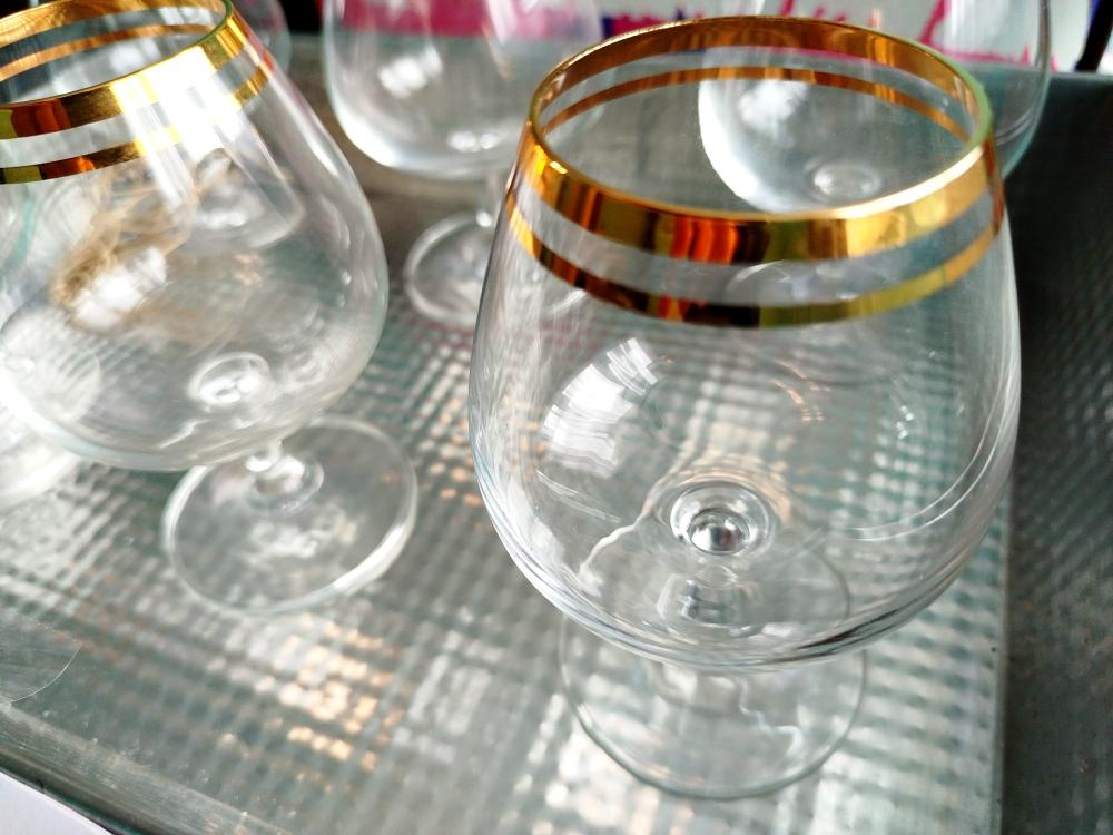 SKLENIČKY NA ALKOHOL SE ZLATÝM OKRAJEM