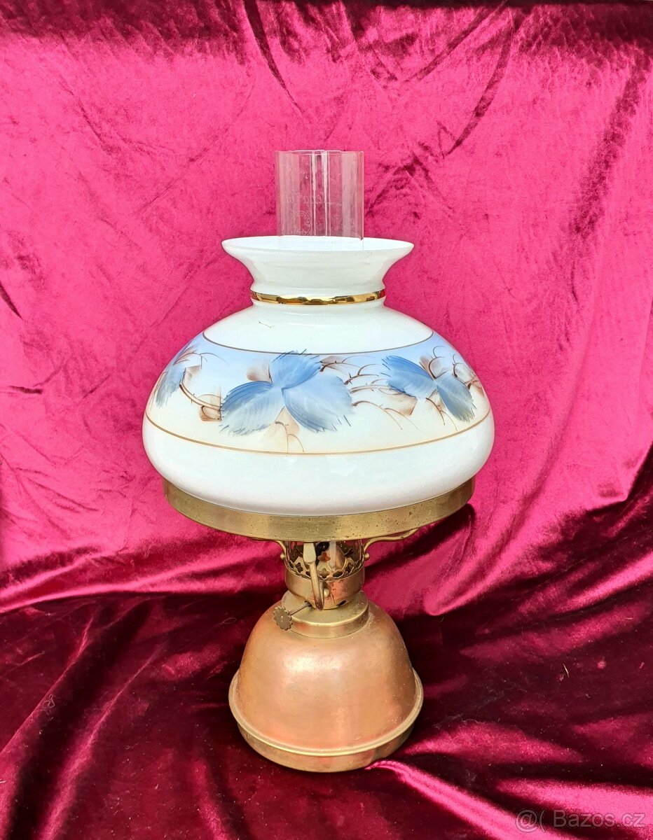 Starožitná petrolejová lampa