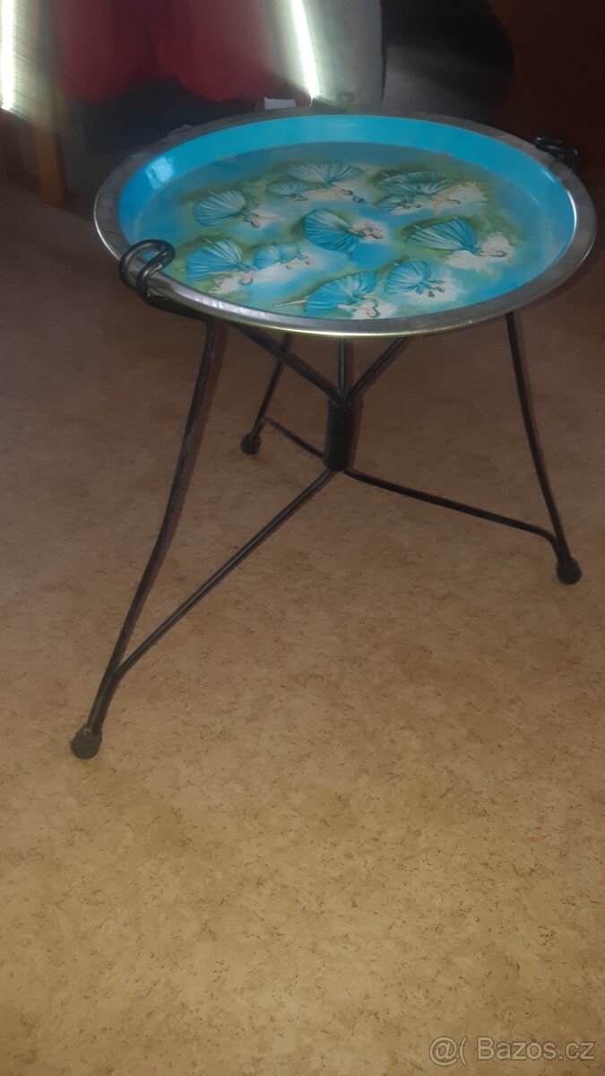 Stolek na kvítko