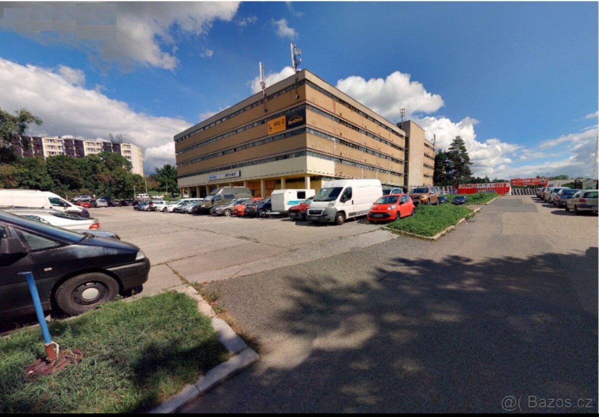 Pronájem krytého parkovacího stání, Brno - Lesná