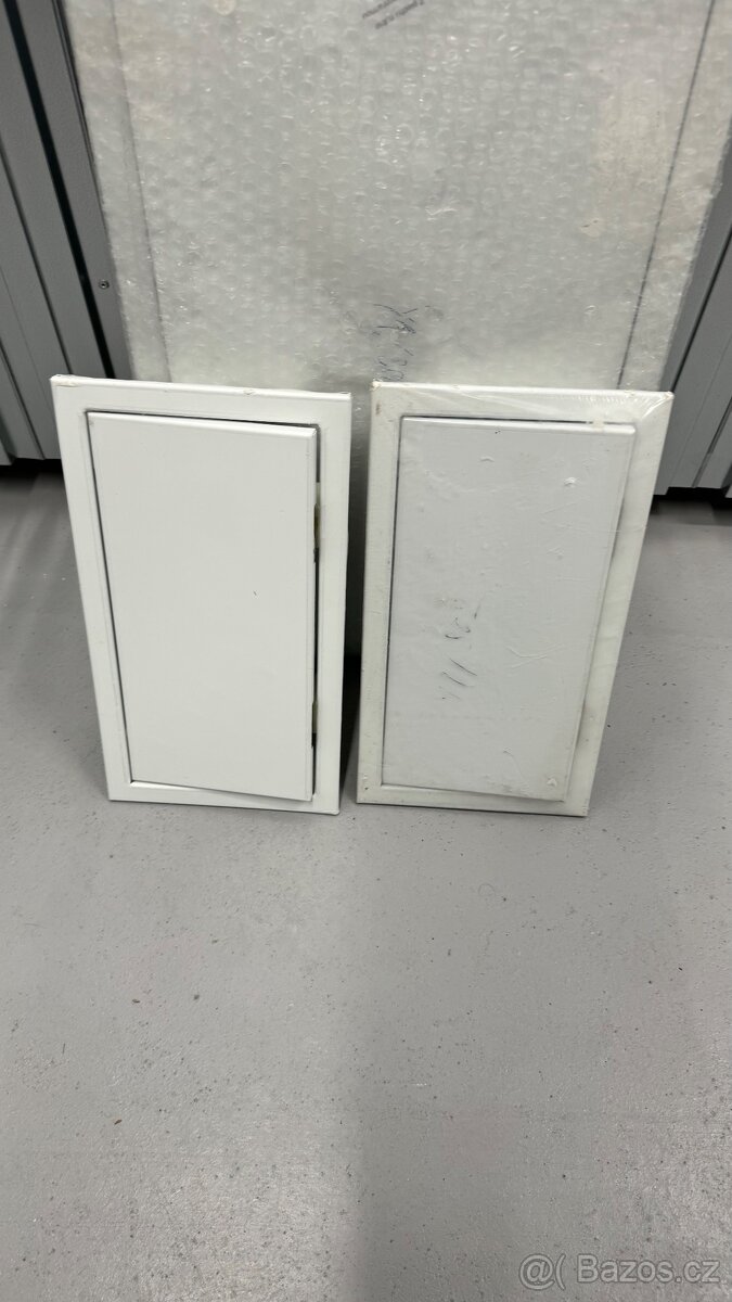 Revizní dvířka - kovová 33x18 mm