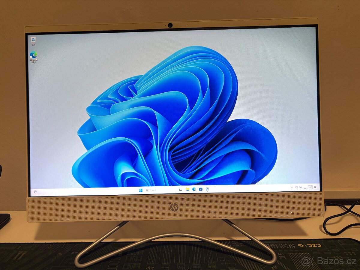 HP All-in-One 24” – 8 GB RAM, 500 GB SSD