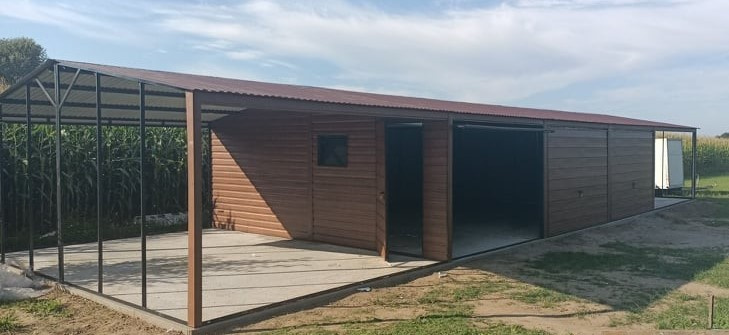 Garáž 9x6 se dvěma přístřeškami