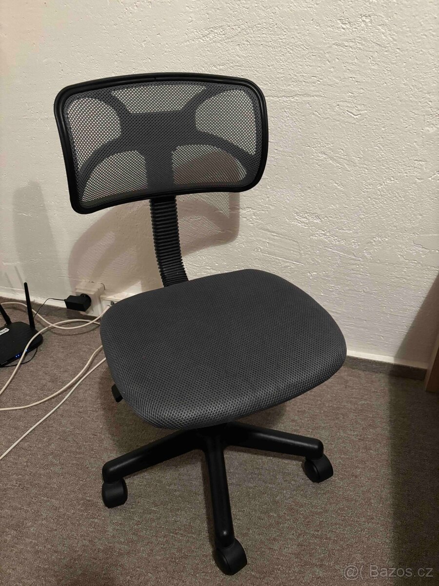 PC / kancelářská židle Möbelix – šedá síťovaná