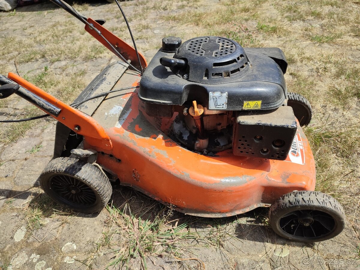 Sekačka na trávu - benzín