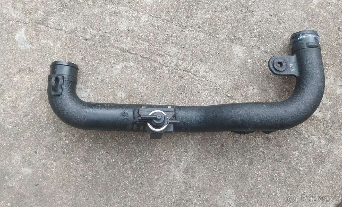Trubka k intercooleru vw passat