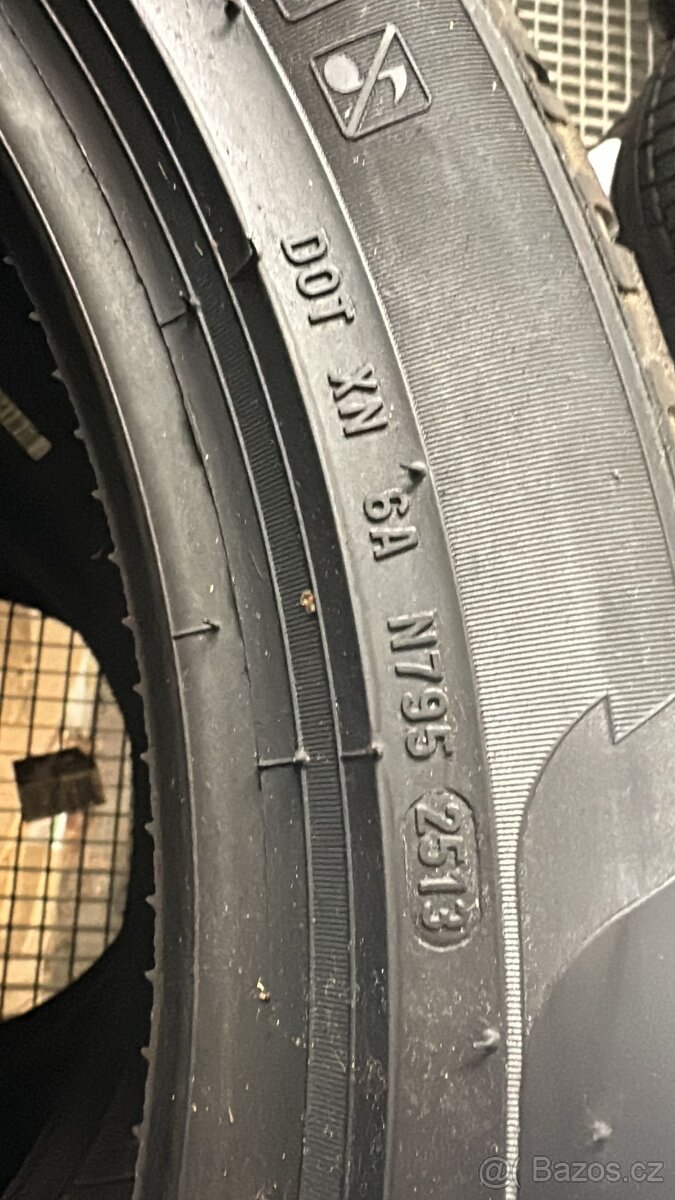 prodám sadu zimních pneu 255/45 R20 105V
