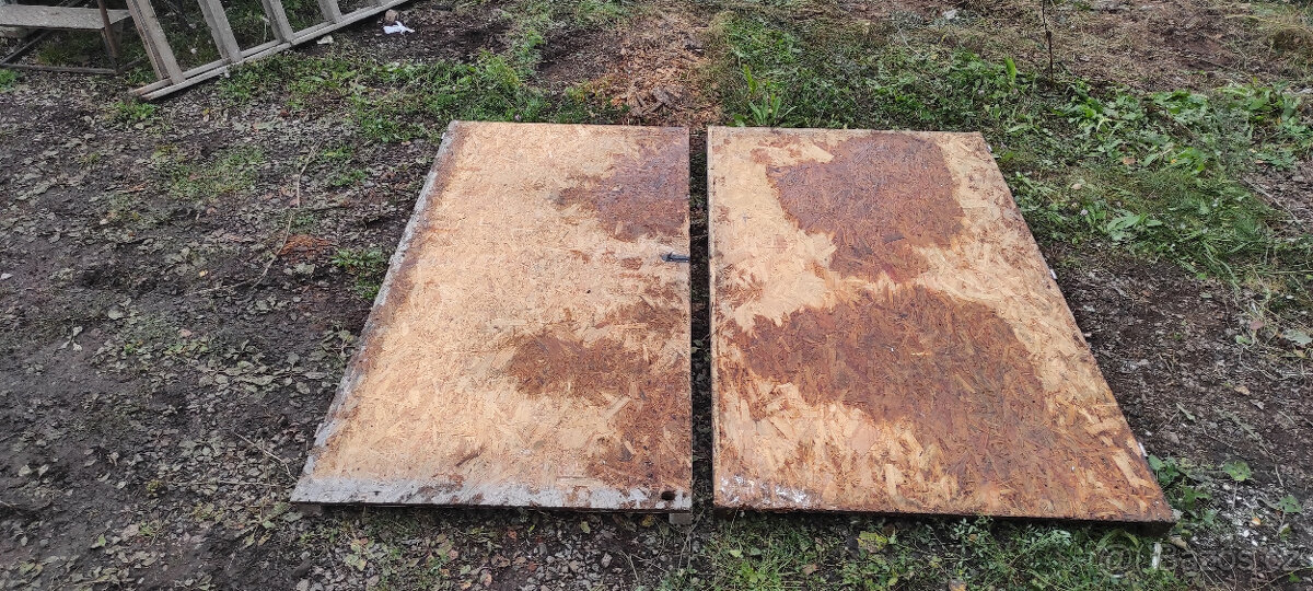 Dřevěná zateplená vrata 2,37x223m