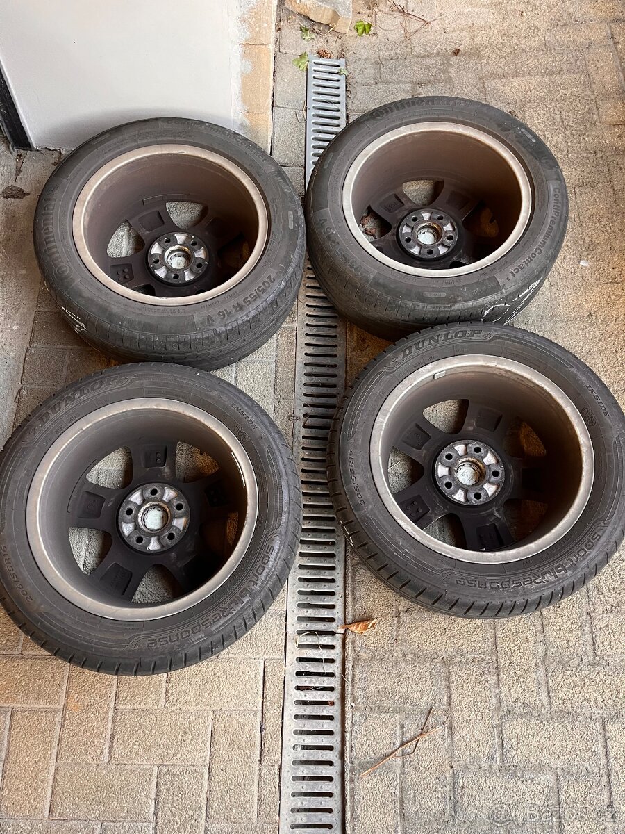 Použitá kola s diskami na Octavii 2 205/55 R16