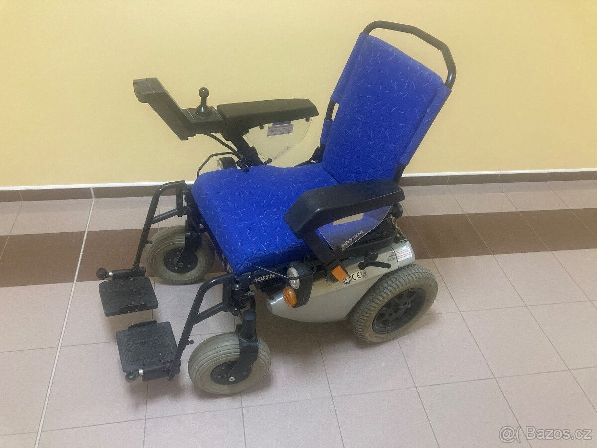 Invalidní vozík elektrickÿ