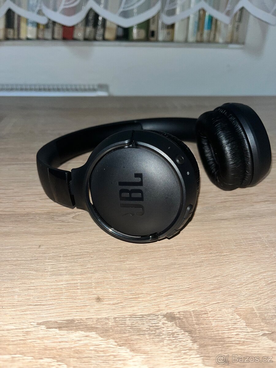 JBL Tune 520BT – bezdrátová sluchátka, jako nová + záruka