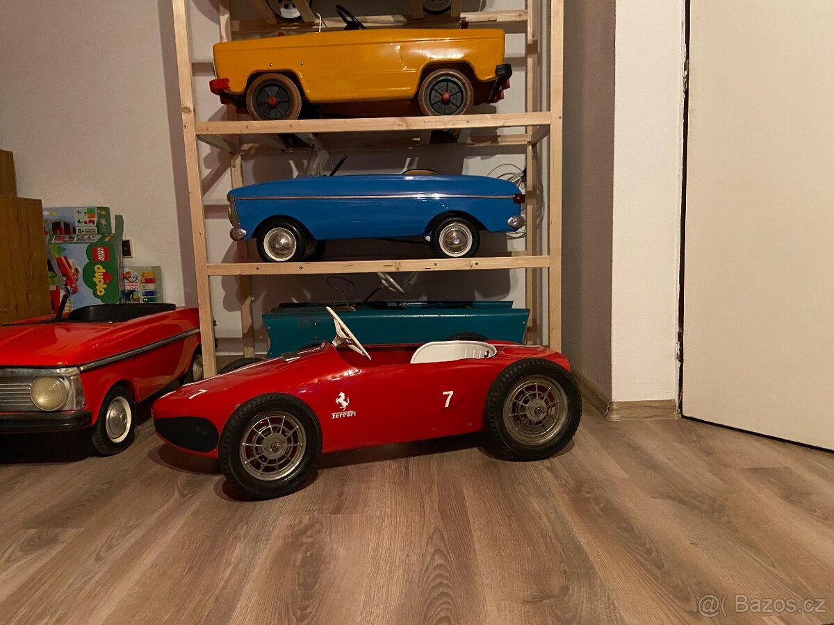 Šlapacie autíčko Ferrari F1 156 Sharknose