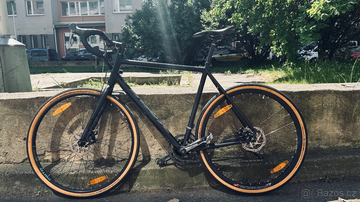 Gravel kolo Kona Rove, 58, černý mat