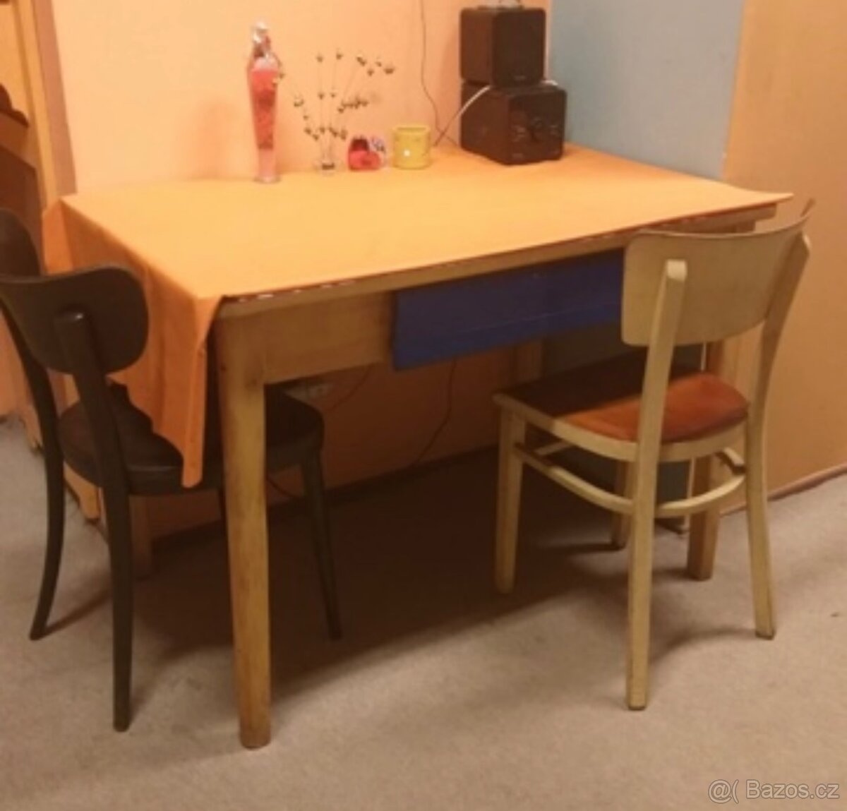 DŘEVĚNÝ RETRO STUL
