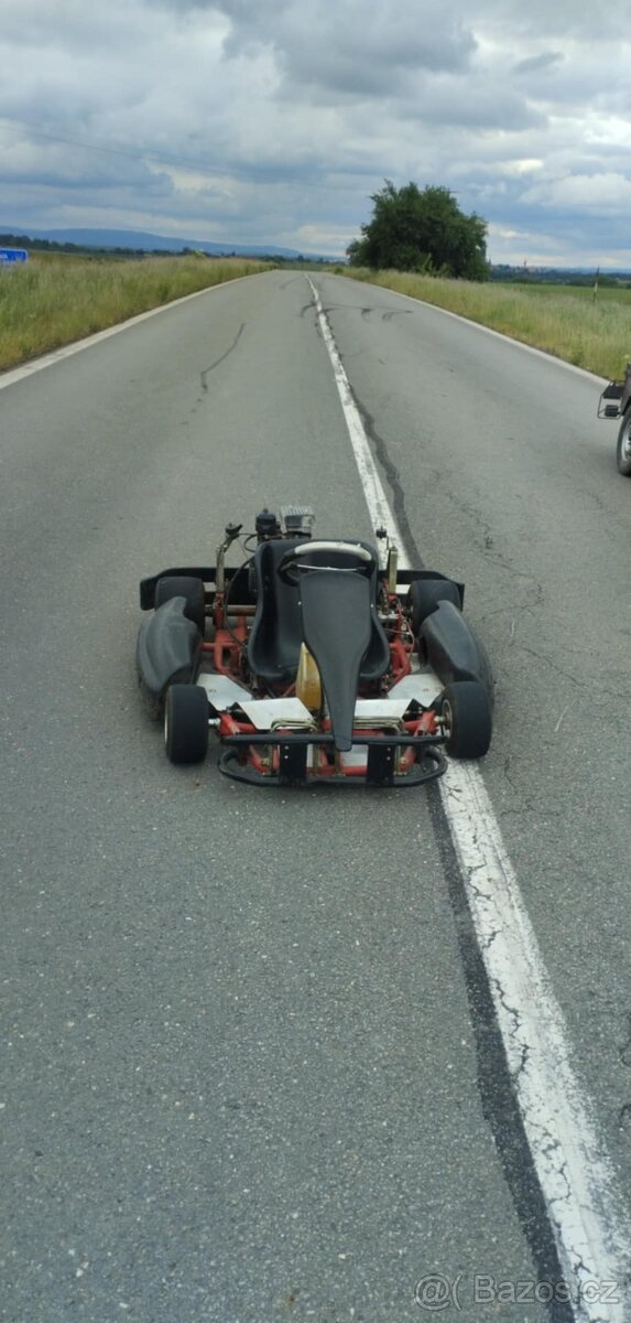 Motokára s posunovací sedačkou