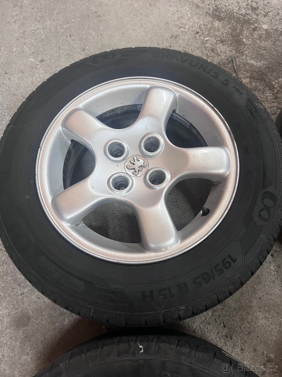 Prodám alu kola Peugeot 4x108 r15