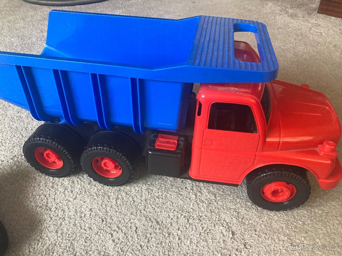 Velké auto