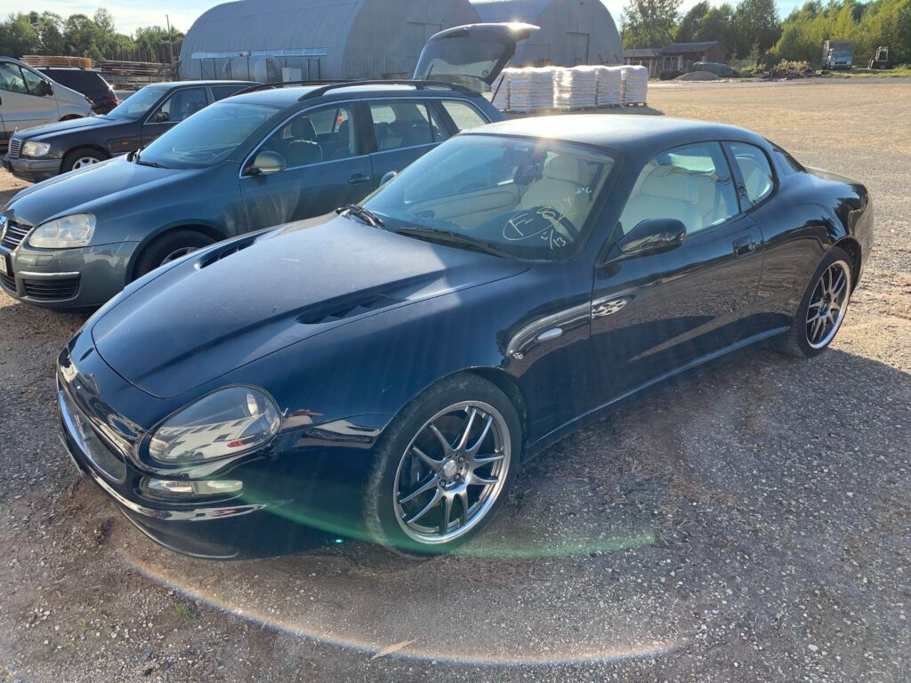 elektronicky řízené tlumiče, stejné jako má Ferrari Maranel
