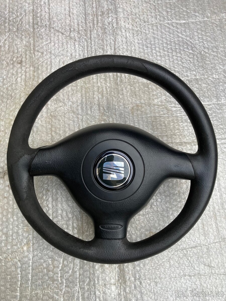 Tříramenný volant Seat