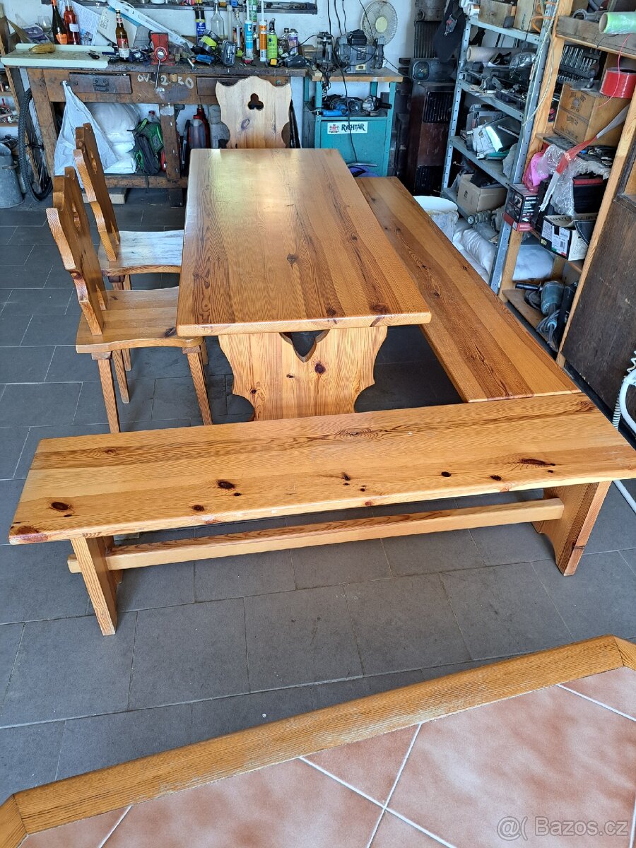 Jídelní stůl z masivu + 3 židle a 2 lavice