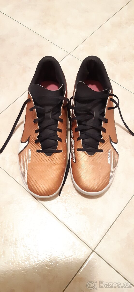 Sportovní sálové boty NIKE vel.42,5