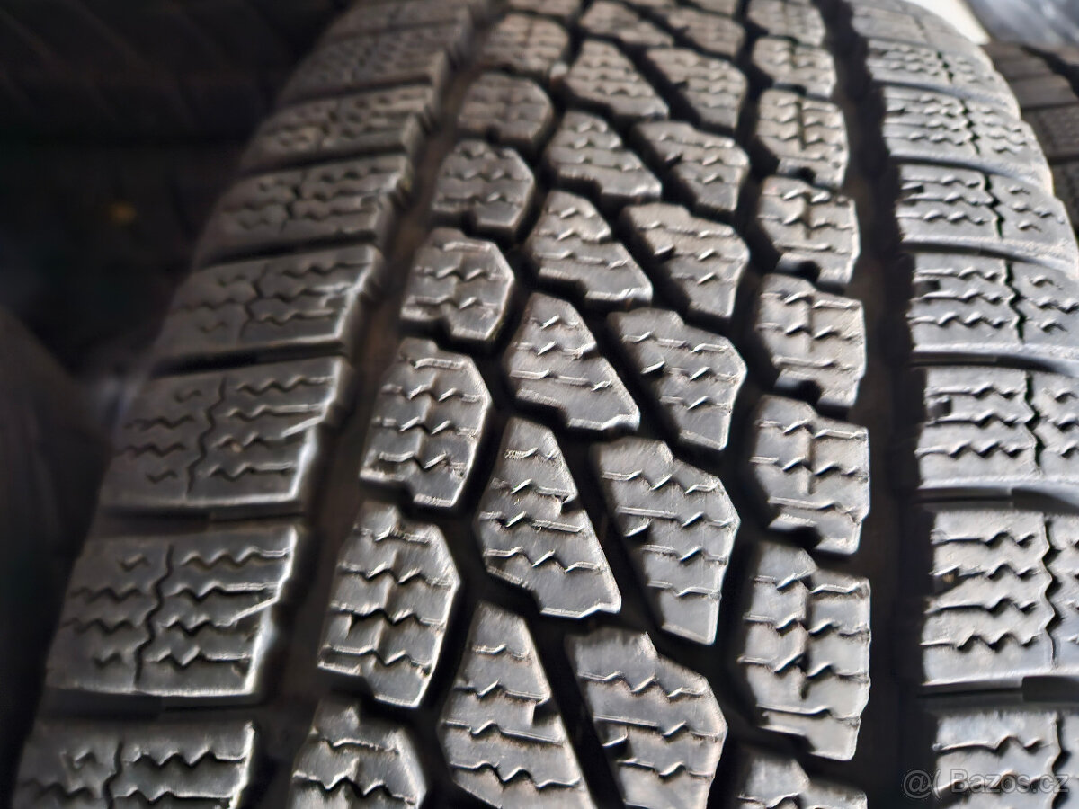 215/65R16C 109/107T Firestone