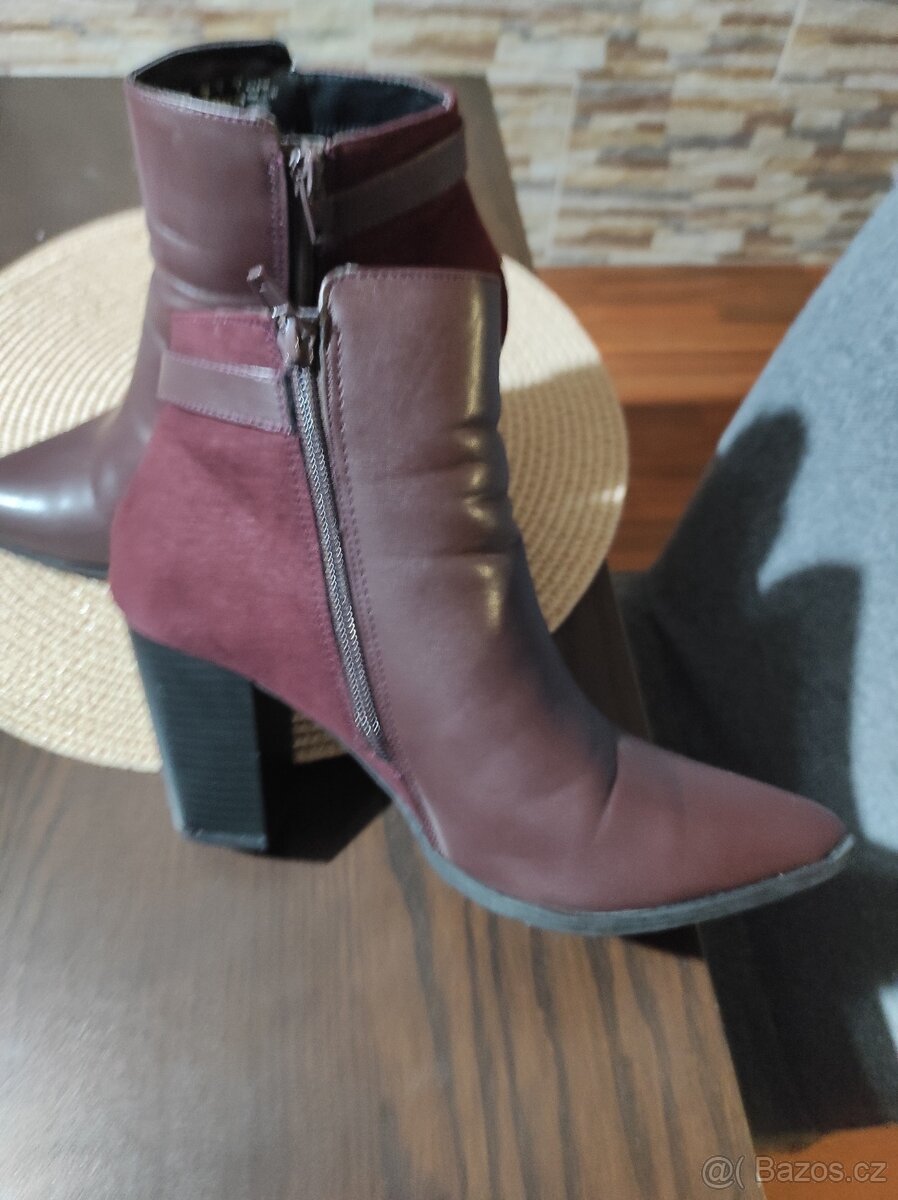 Vínove kotníkové kozačky 38