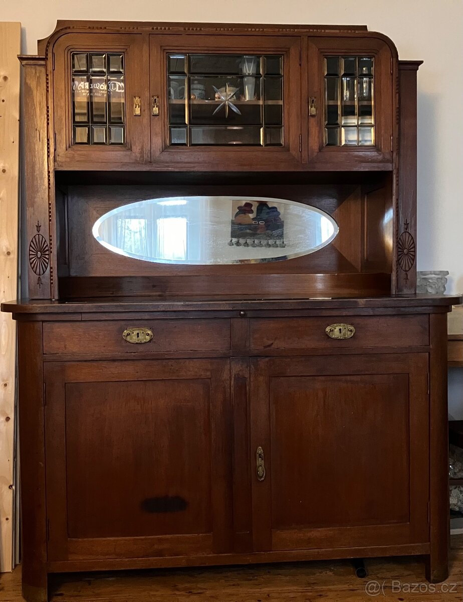 Secesní příborník