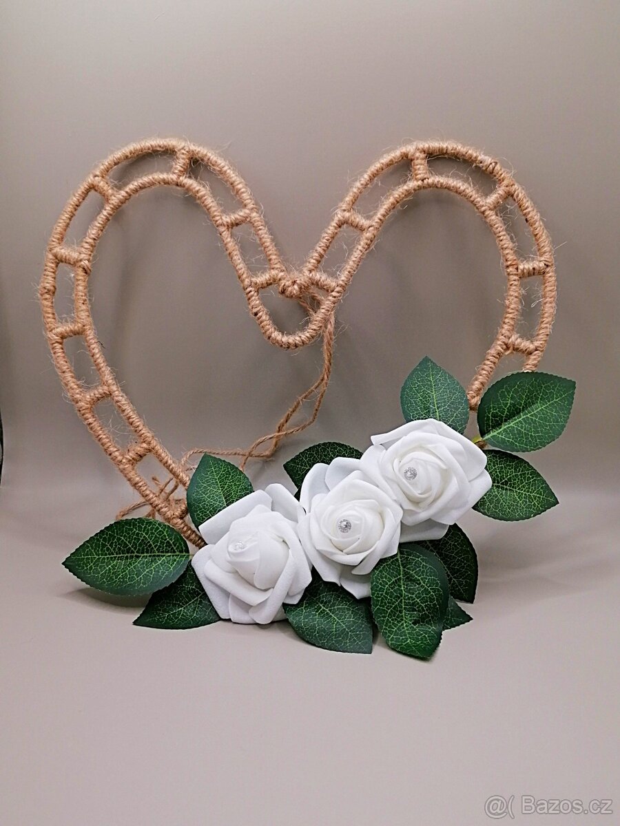 Malé srdce s pěnovými růžemi (Bílé)