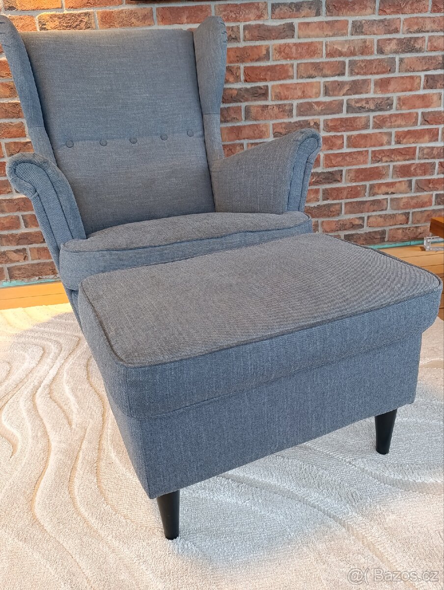 Ikea ušák s podnožkou Strandmon