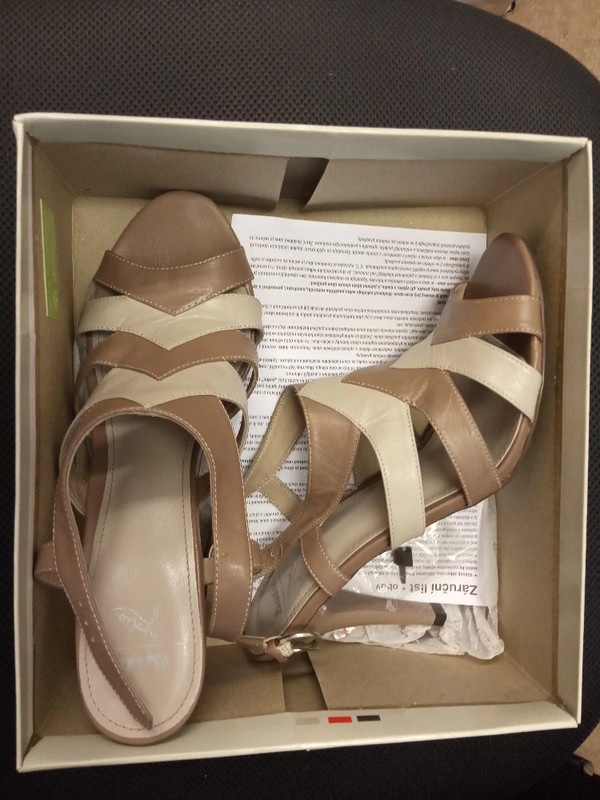 Kožené sandály Baťa