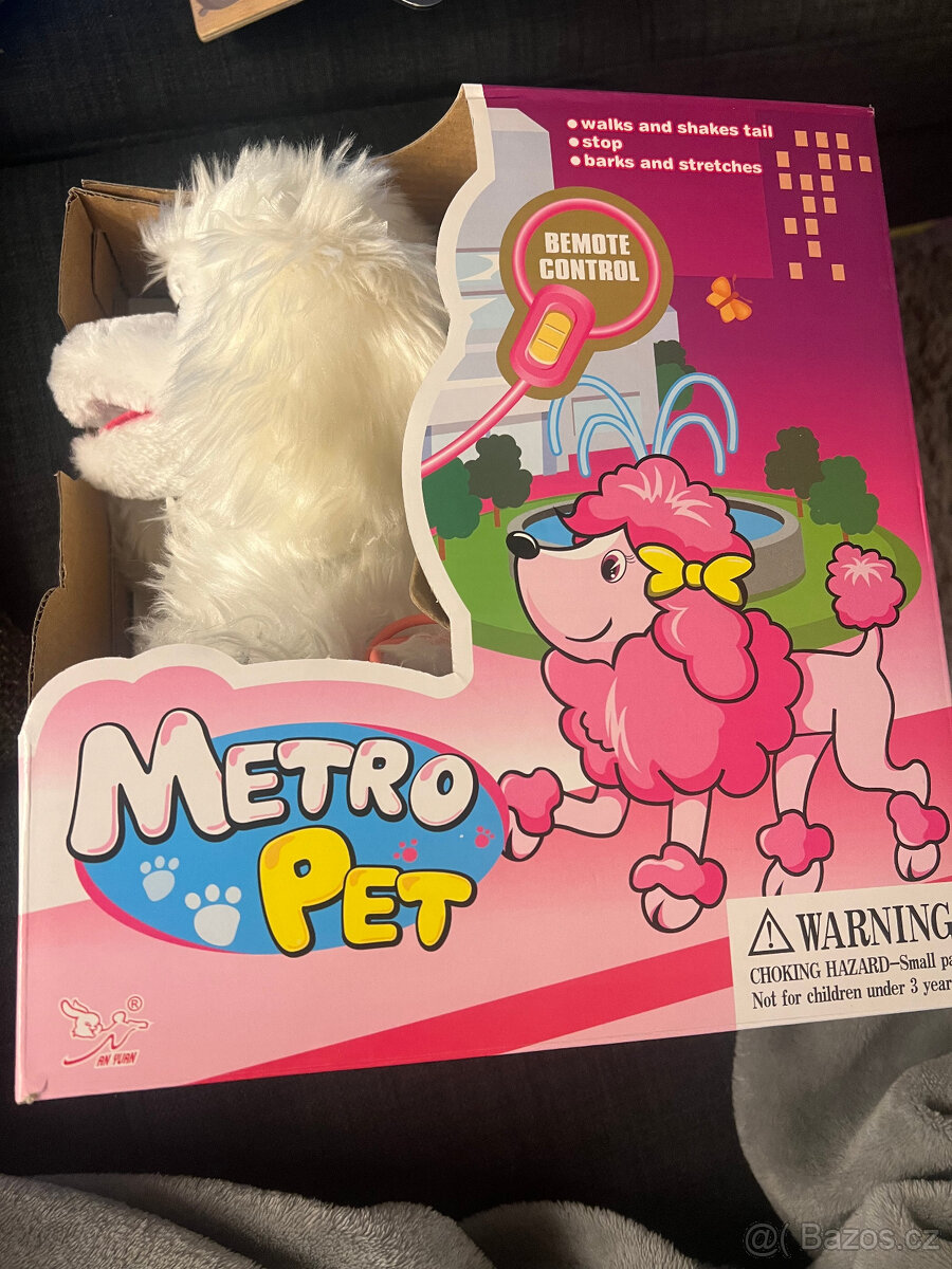 Nová nerozbalená hračka- chodící pejsek