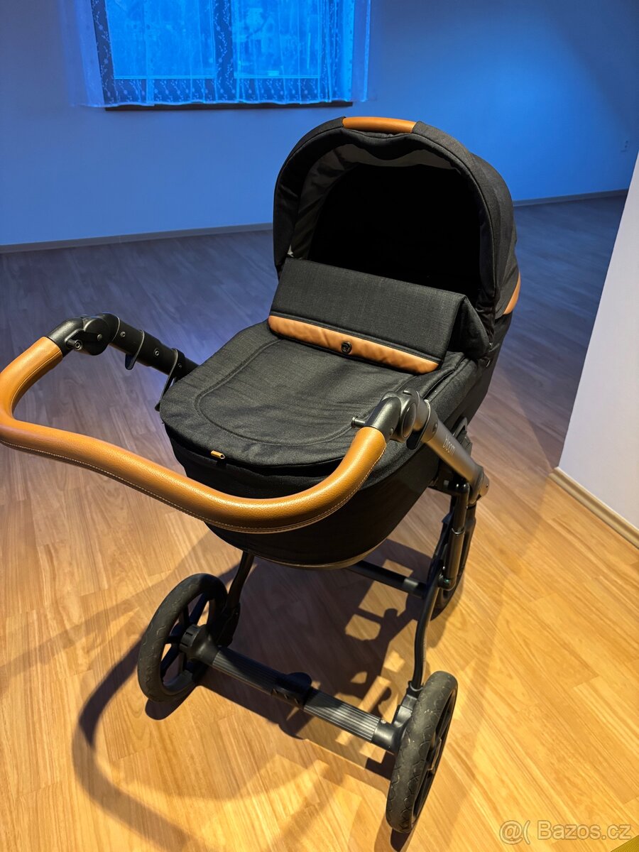 Kočárek Roan Bass Next