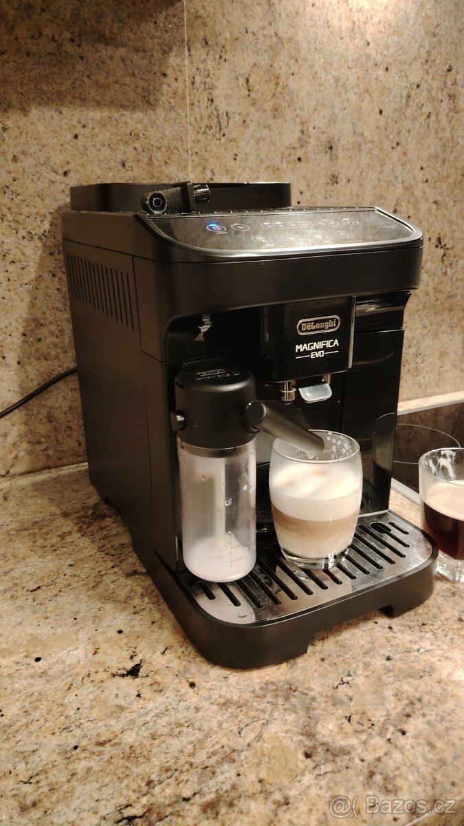 Automatický kávovar, espresso De'Longh Magnifica Evo