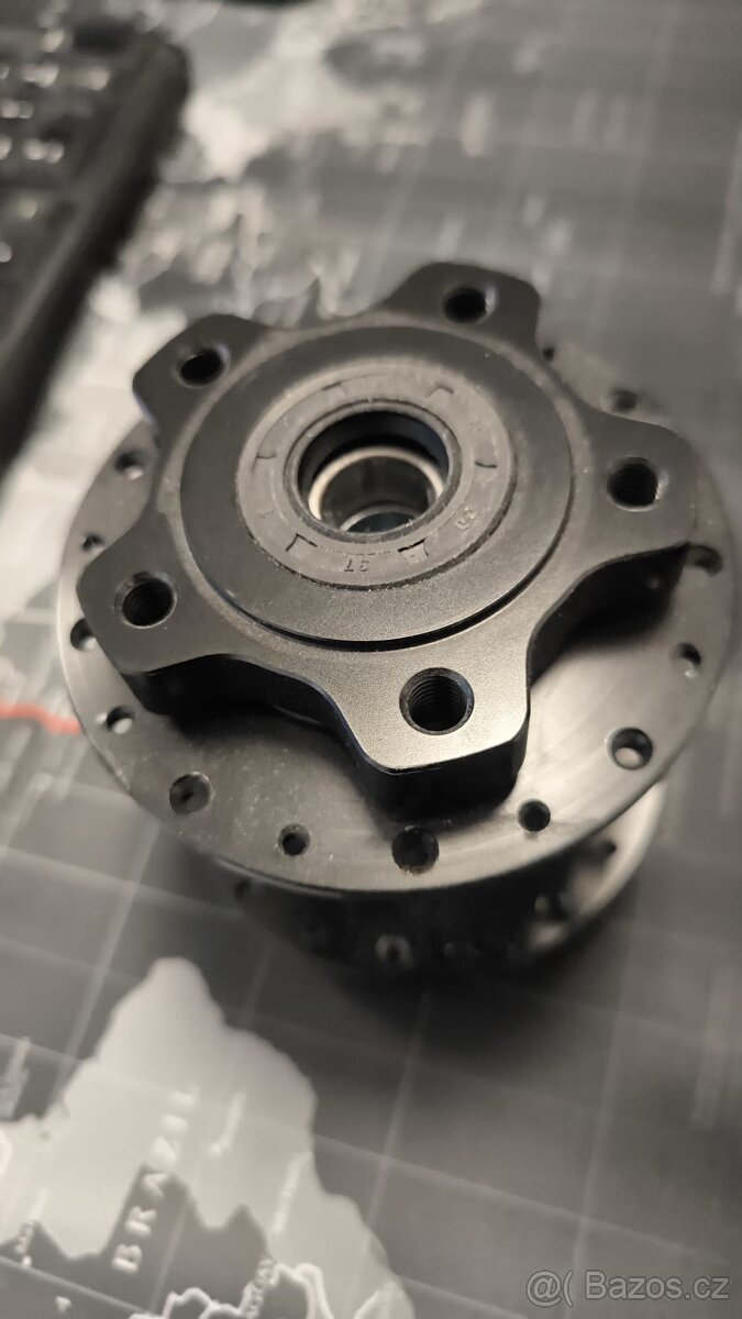 SurRon Light Bee zadní náboj